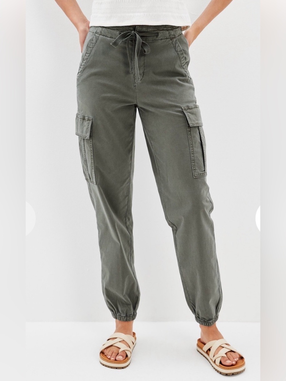 American Eagle Baggy Cargo Jogger Pants